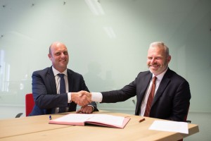 Ondertekenen Oikocredit - Xander de Rooij-8.jpg